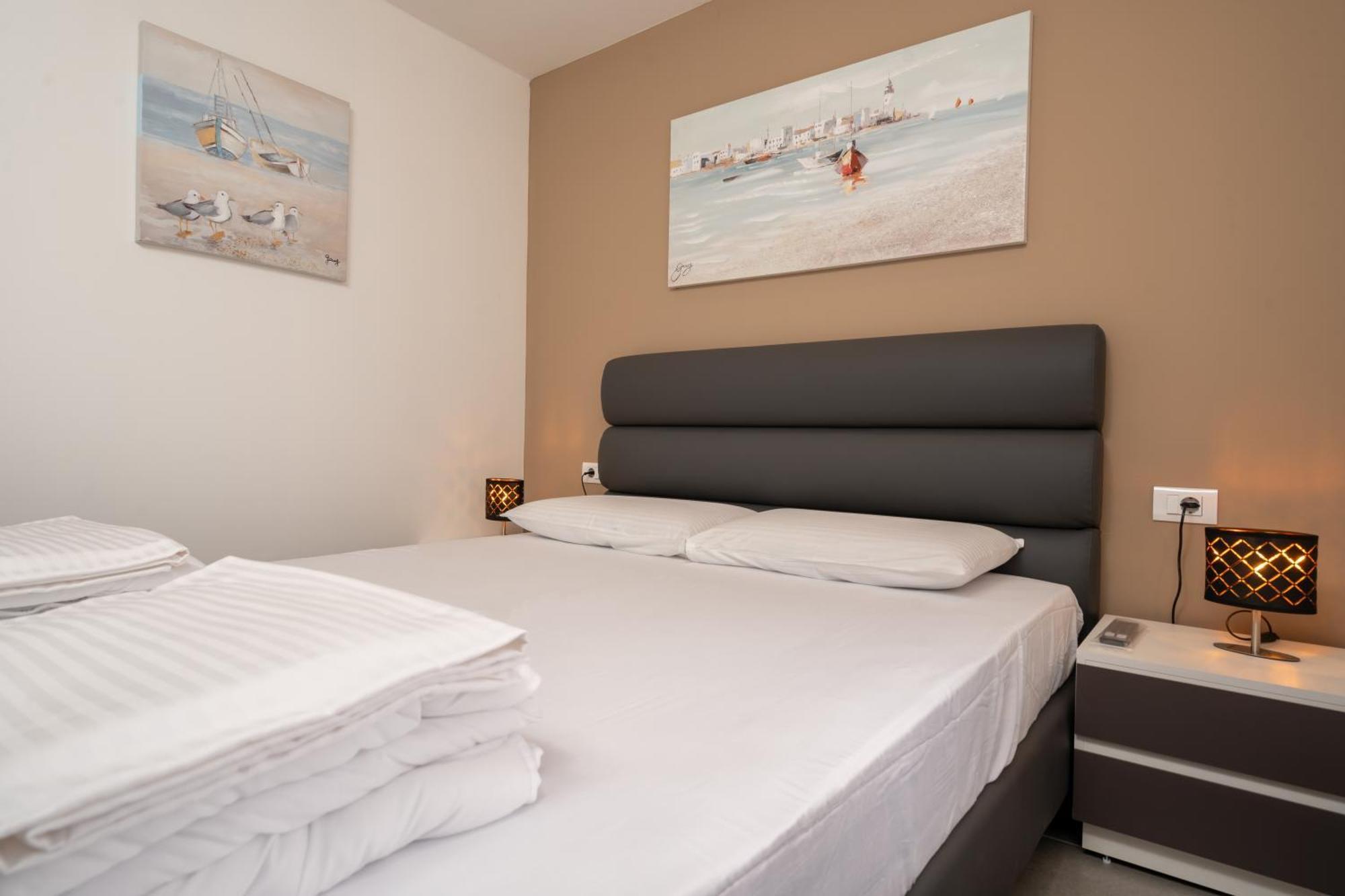 Aaa Apartments & Rooms With Free Parking بولا الغرفة الصورة